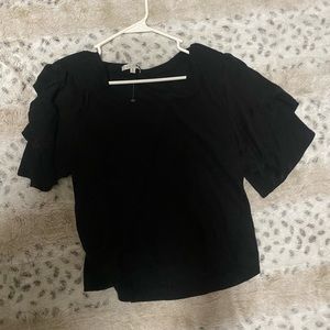 Large black t-shirt with slight ruffled sleeves teen / woman